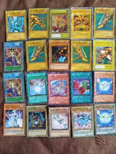 Mais de 200 cartas do yu gi oh