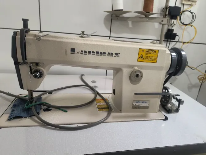 Vendo máquina de costura Singer