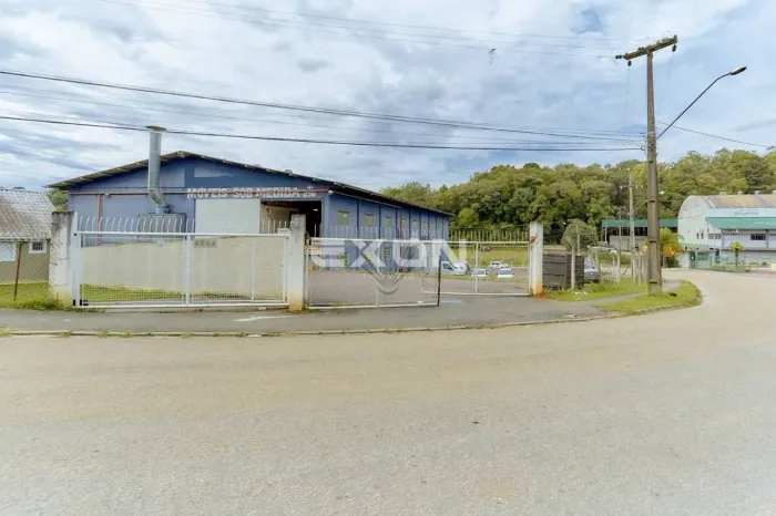 Galpão em Campo Magro com 3 Barracões Locados em Terreno de 7.240M²