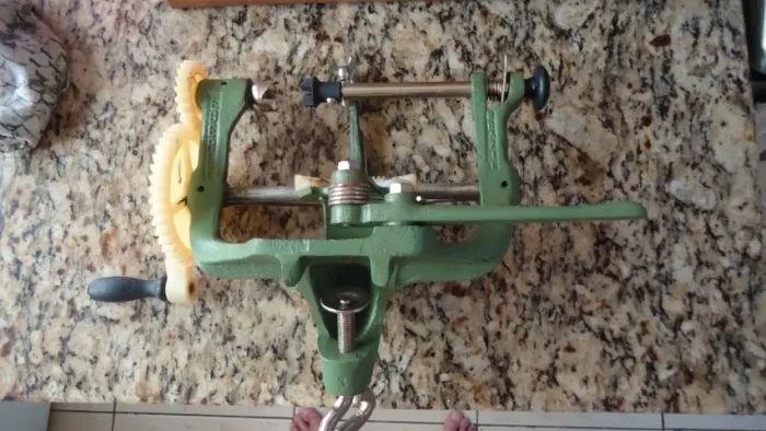 Máquina de descascar frutas marca Eberle