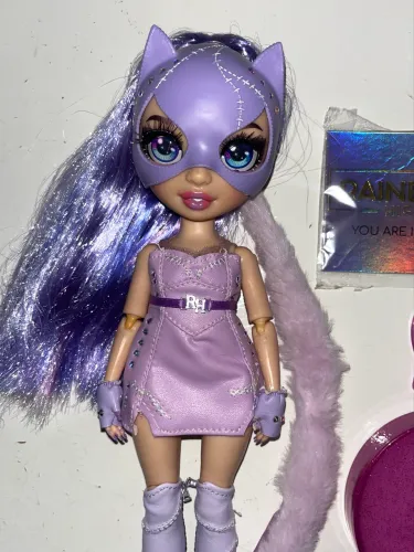 VIOLET RAINBOW HIGH