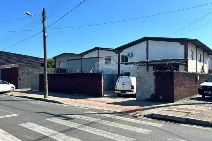 Pavilhões Comerciais no Bairro São Luiz (divisa com B. Michel) - 4 pavilhões + área de viv