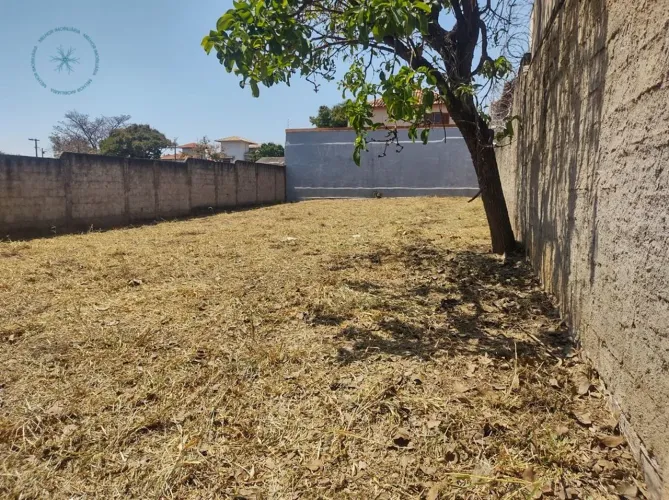 Lote plano de 360 m² no Santa Amélia