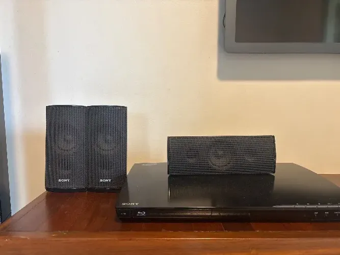 Home Theater Blueray Sony BDV 490