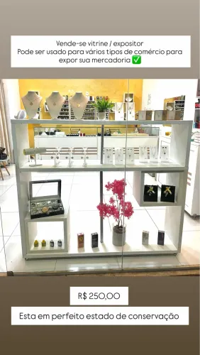 Vende-se vitrine / expositor 