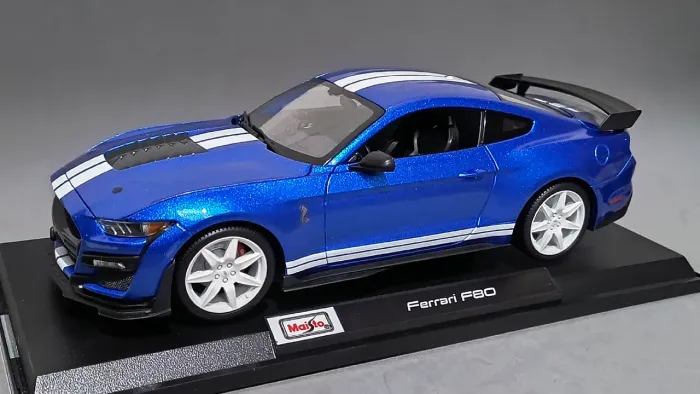 Miniatura Ford Shelby Mustang GT500 1:18 Maisto Azul