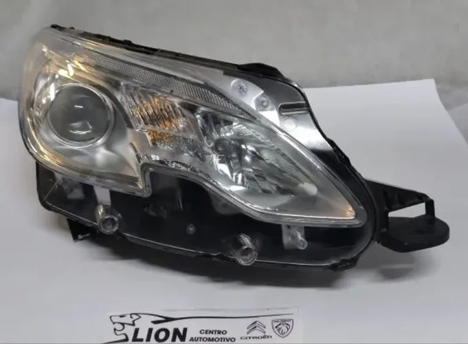 Farol Peugeot 2008 L/D