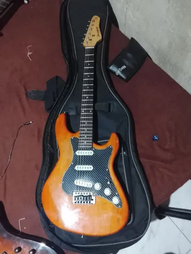 Guitarra striberg