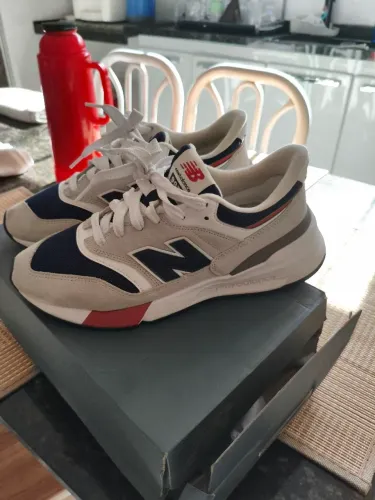 Tênis New Balance, semi novo 