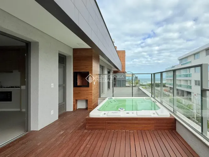 Apartamento estilo cobertura com spa e vista para o mar no Morro das Pedras