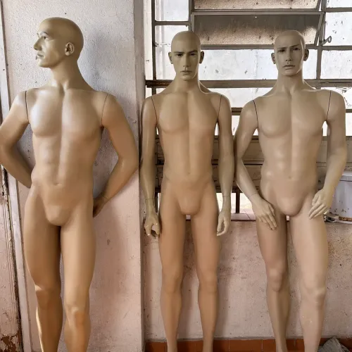 Manequins masculinos realistas Expor