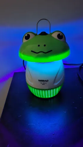 Sapinho luminária pega mosquito