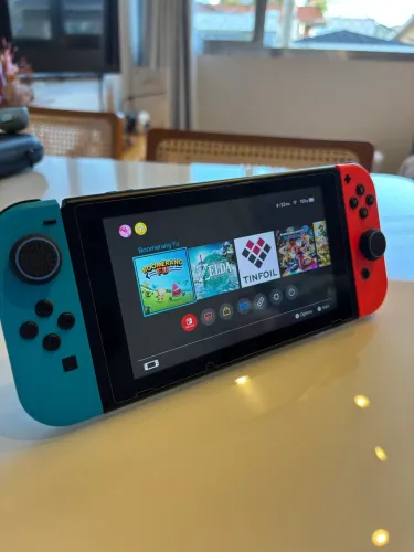 Nintendo Switch - Desbloqueado e com acessórios originais