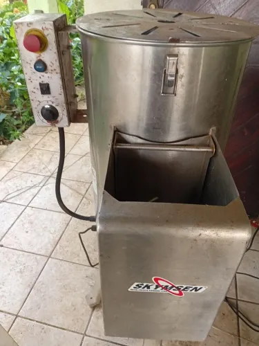 Descascador de batatas ou tubérculos bem baratinho