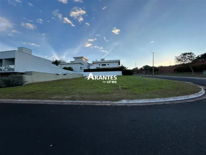Terreno em condomínio com 647m² à venda no Jardins Gênova