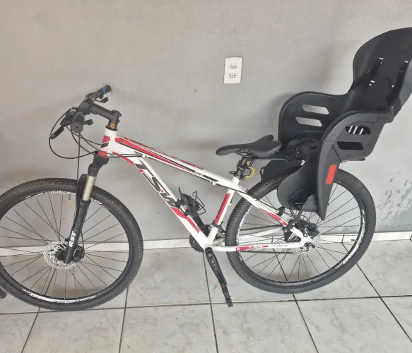 Vendo duas bicicletas com a cadeirinha 1200 não entrego.