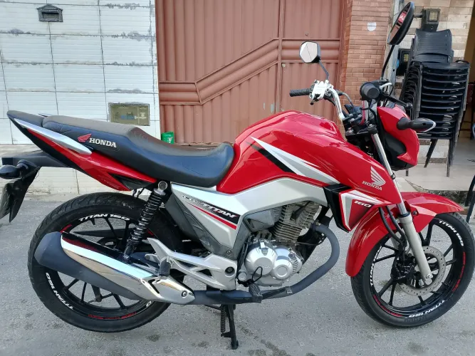 Vendo uma moto Titan 160 2016
