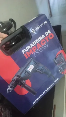 Furadeira com maleta e as peças