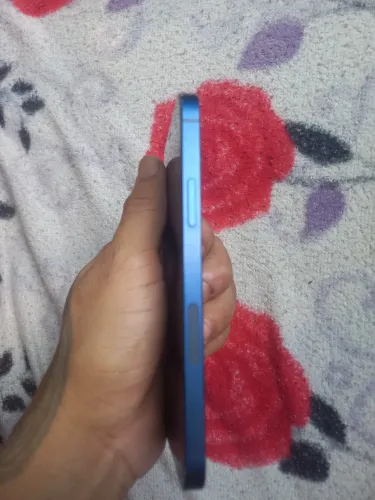 iPhone 12 ótimo estado pegando tudo perfeitamente