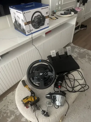 Thrustmaster T300 + Cambio Thrustmaster TH8A + Hand Brake