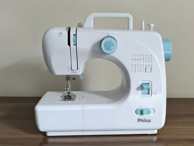 Máquina de costura portátil - pouquíssimo uso