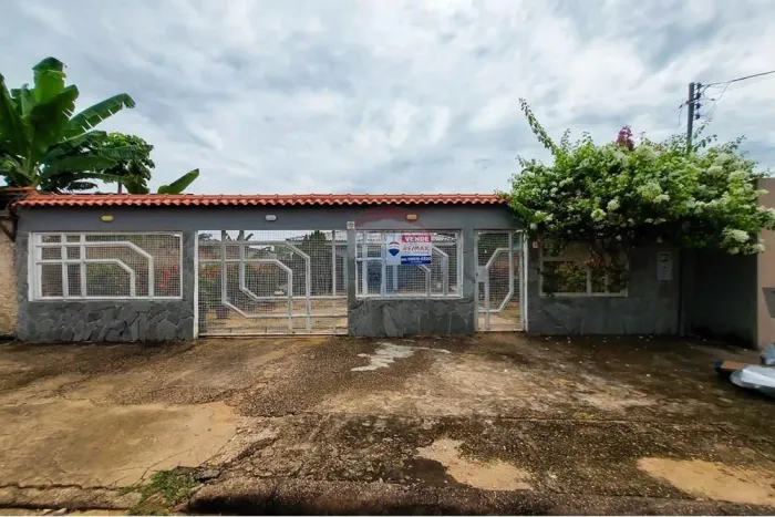 Casa à venda no Bairro Floresta  Apta para Financiamento