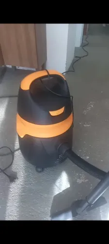 Vendo um aspirador de pó Electrolux excelente condições de uso, tudo certinho.