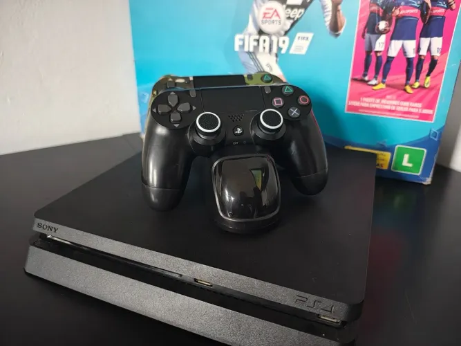 Ps4 Slim 1 Tera + 2 Controles + Base de carregamento + 3 meses de garantia