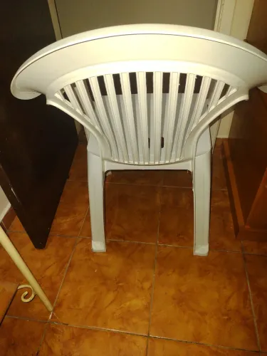 CADEIRA DE PLÁSTICO GROSSO