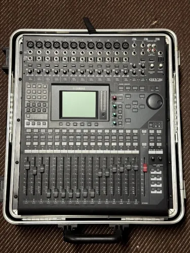 Mesa de som Yamaha 01V96i Impecável