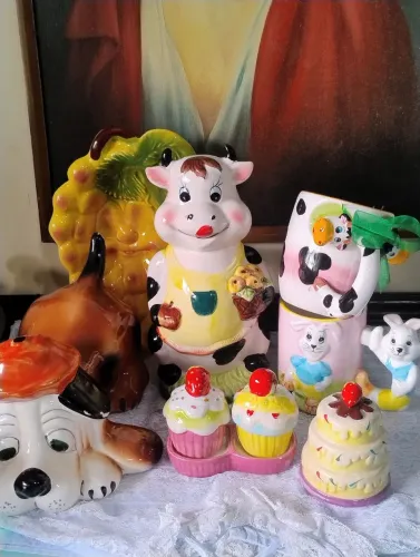 Conjunto de saleiro e pimenteiro porcelana em forma de docinhos