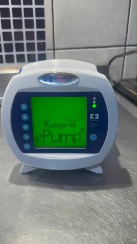bomba de alimentação enteral Covidien Kangaroo ePump.