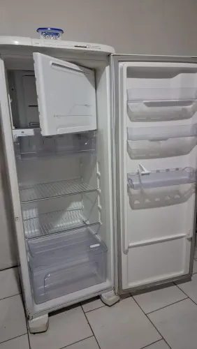 Geladeira Electrolux Frost Free RFE39 322L (274L no refrigerador e 48L no freezer). Manaus
