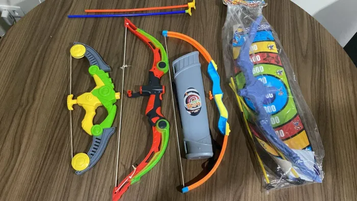 Kit arcos e flechas de brinquedo