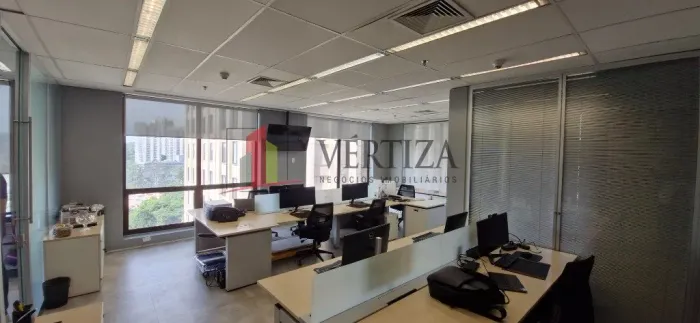 Sala comercial MOBILIADA à venda com 108m² na Cidade Jardim