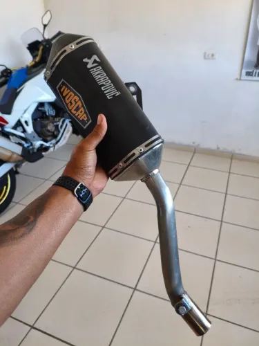 Escapamento esportivo lander 250.
