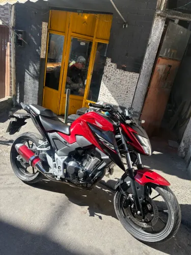 Vendo minha cb 300f Twister