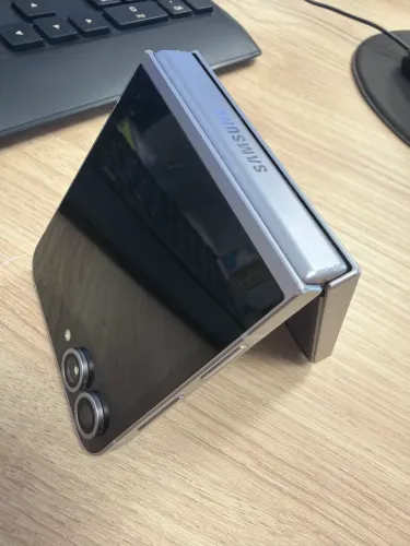 Celular dos doramas Z Flip 6 256G baratíssimo