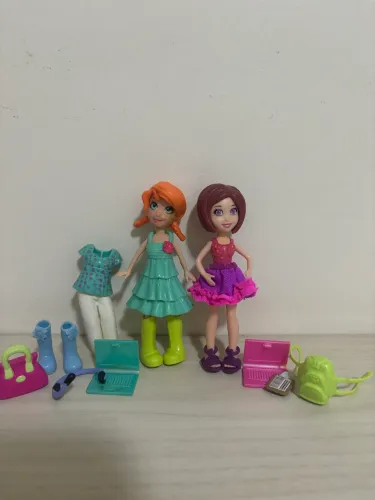 Kit 2 Pollys + roupas