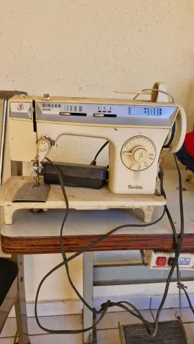 Máquina de Costura Singer 288 Facilita - Funcionando