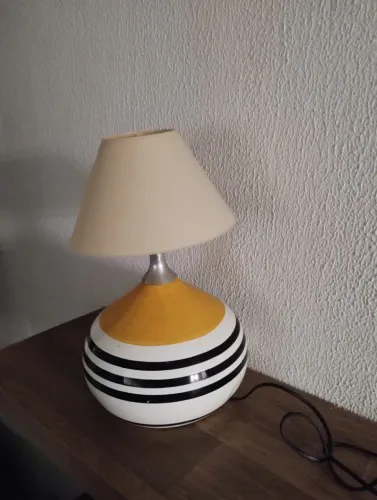 Lindo abajour de mesa cerâmica bola pintado a mão