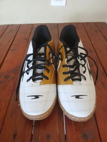 Tênis de futsal 