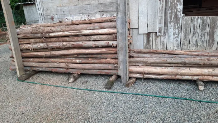 Vende-se escoras usadas somente uma vez