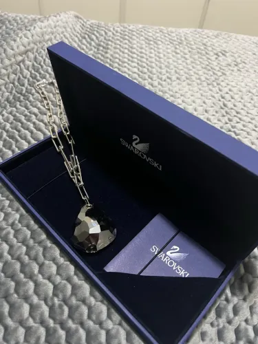 Colar Swarovski novo na caixa