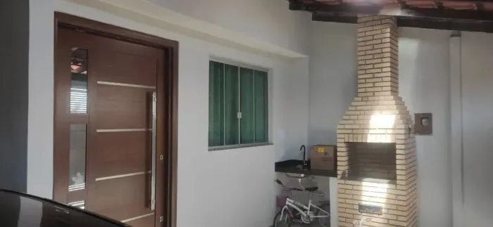 LINDA CASA REFORMADA NA QR 402 SAMAMBAIA! 2 Quartos c/ Suíte! Janelas Blindex! Lote 112m²