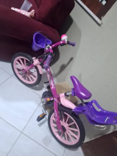 Bicicleta  aro 16 menina  semi nova  tem rodinhas