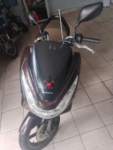 VENDE-SE OU TROCA-SE PCX