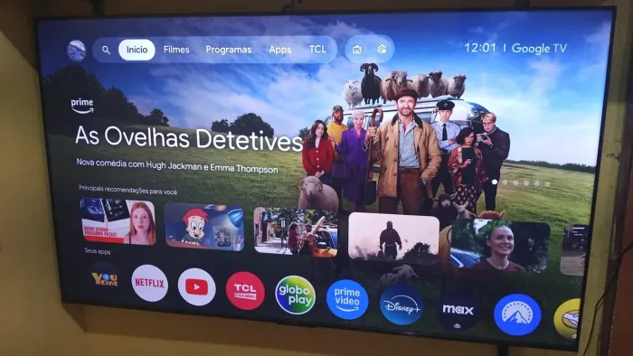 Vende-se uma smart tv TCL 65 com apenas meses de uso