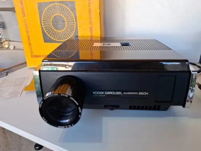 Projetor de slides Kodak Carrossel Custom 860H 35mm - Made in USA