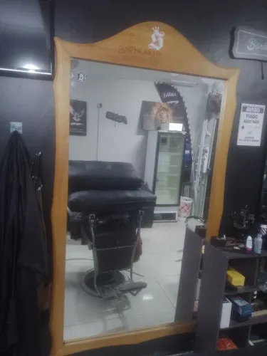 Vendo espelho para barbearia 1,76 x 1,00 metro com moldura semi novo 